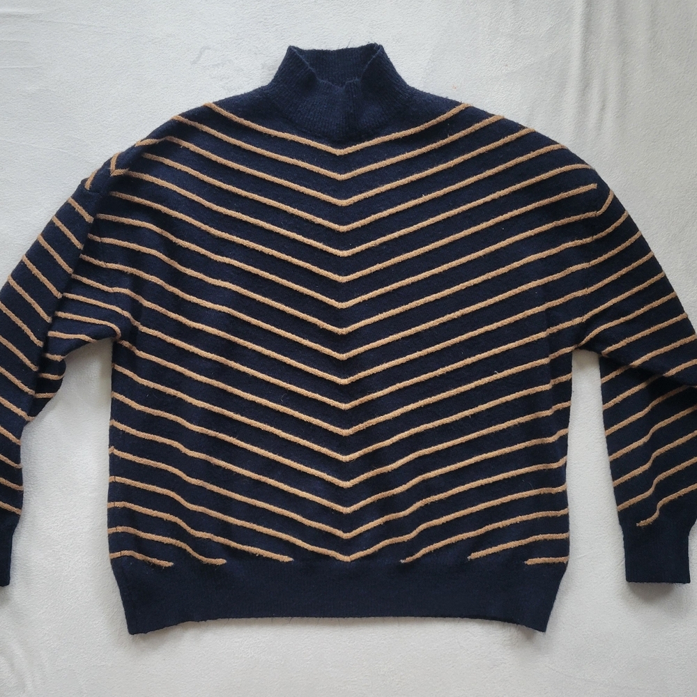 Liz Claiborne Turtleneck Sweater in Navy and Tan Stripes